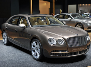 Обновленный Bentley Flying Spur в Женеве отрекся от своей семьи