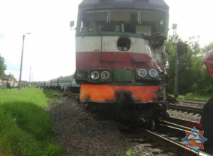В Беларуси столкнулись поезд из Днепропетровска и бетономешалка