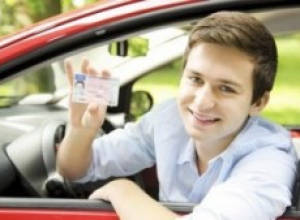 В Украине сегодня граждане получат первые водительские права с чипами, - МВД