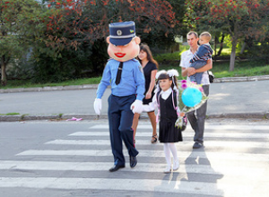 Кукла-милиционер будет играть с украинскими детьми для формирования позитивного имиджа милиции