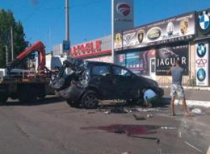 ДТП в Одессе: в столкновении Mercedes ML, Suzuki Vitara и Mitsubishi Outlander один человек погиб, четверо травмированы (Видео)
