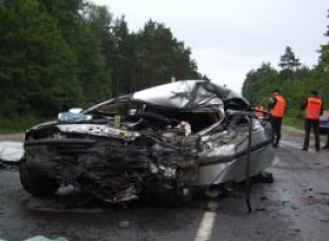 На Ровенщине в столкновении автобуса с Opel Omega погибли отец и сын-младенец. ФОТО+видео