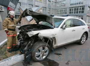 Побоище в столице: пьяный на Infiniti устроил аварию из пяти машин (ФОТО)
