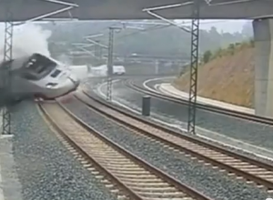 Момент железнодорожной катастрофы в Испании