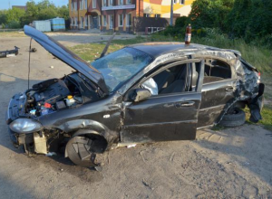 ВИДЕО аварии-перевертыша Chevrolet Lacetti в Киеве на улице Стеценко