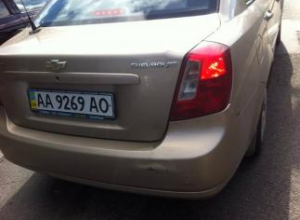 В Киеве таксист отказался дать сдачу с 200 гривен и повез пассажирку на разборки