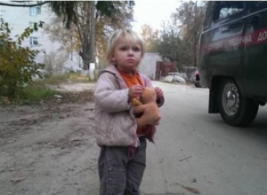 На заправке под Киевом бросили двухлетнюю девочку (ФОТО)