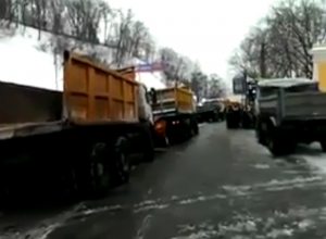 Снегоуборочные машины «отдыхают» в центре Киева