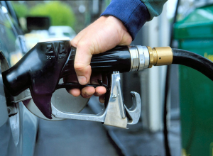 Бензин подорожает и может стать дефицитом - операторы рынка