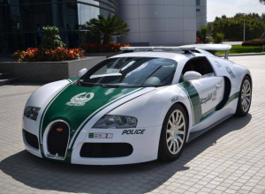 Полицейский Bugatti Veyron догонит даже мотоцикл