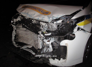 ДТП в Киеве: на Харьковской площади Mercedes Sprinter протаранил ГАИшный Toyota Prius. Восемь пострадавших. ФОТО