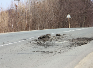 Депутаты предложили не штрафовать за нарушения ПДД на разбитых дорогах