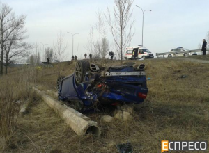 В Киеве автомобиль насмерть сбил человека на автобусной остановке