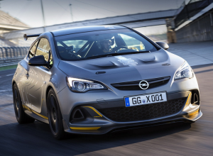 Водія Opel Astra оштрафували за їзду на швидкості 700 км/год