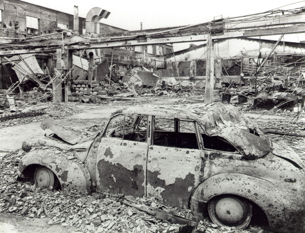 А так выглядел завод в Рюссельсхайме в 1945-м...