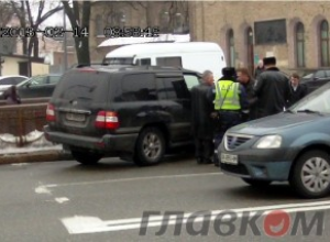 Омельченко на джипе влетел в забор в центре Киева