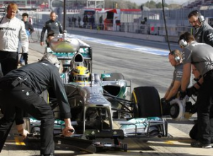 Болидом Mercedes AMG для 2014 года займется половина команды