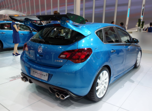 В Китае показали 5 дверную Astra OPC