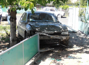 ДТП на Винничине: пьяный водитель Opel Vectra вылетел на тротуар и сбил женщину с двумя детьми