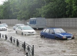 Центр Харькова тонет в воде из-за мощного ливня