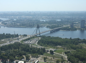 Завтра ограничат движение по Московскому мосту в Киеве