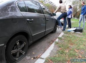 В Киеве злоумышленники повредили 150 автомобилей