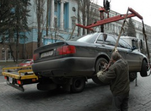 На киевские улицы вернут эвакуаторы