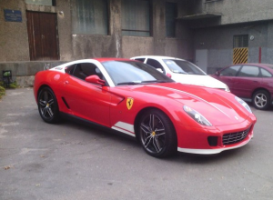 Киевлянка ездит в общежитие на Ferrari за 3,8 миллиона