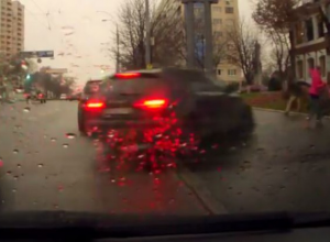 ВИДЕО: в Киеве бешеная Audi таранила машины и людей