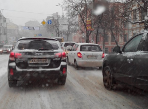 Движение в центре Киева полностью парализовано