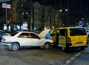 Страховщики платят киевлянам за зимние ДТП вдвое больше
