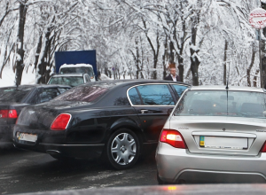 Автомобили чиновников распродадут по 26 000 гривен