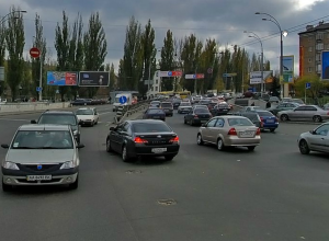 На Караваевых Дачах, в районе радиорынка, отменили поворот «налево», к улице Уманской