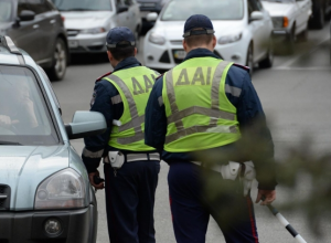 ГАИ предложила запретить маты за рулем и «колхоз-ксенон»