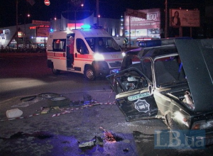 В Киеве Daewoo протаранил милицейский ВАЗ, есть раненые (фото)