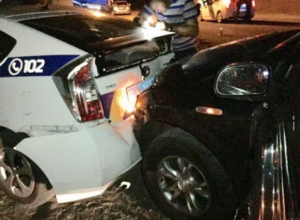 В Киеве мужчина разбил две машины патрульной полиции