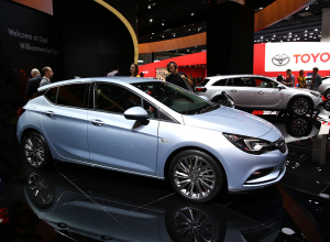 Новая Opel Astra получила матричные фары