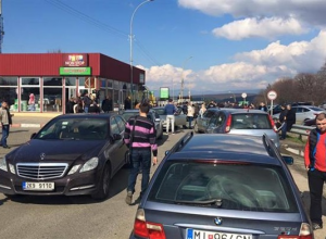 На Закарпатье десятки водителей заблокировали КПП