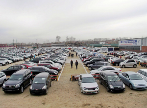 Продавать подержанные автомобили станет выгоднее: Порошенко подписал законопроект 3046