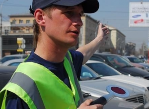 Парковщикам Киева запретили брать деньги у водителей