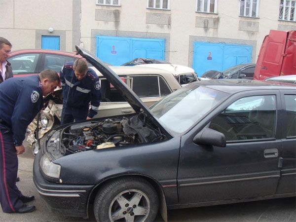 Легализовать безномерную машину можно, но это будет недешево 