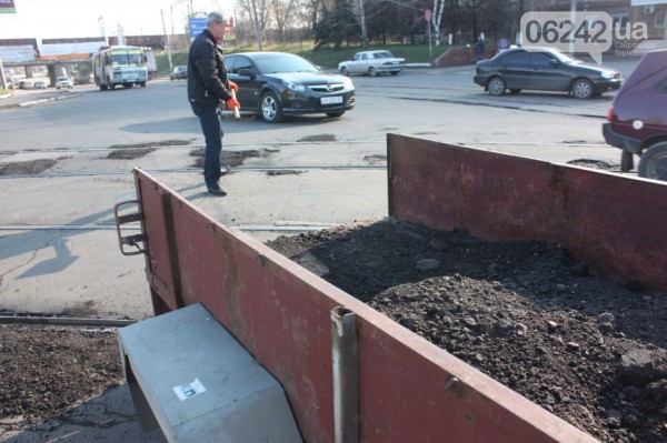 Автомобилисты готовы сами засыпать ямы, но не готовы за это платить налоги